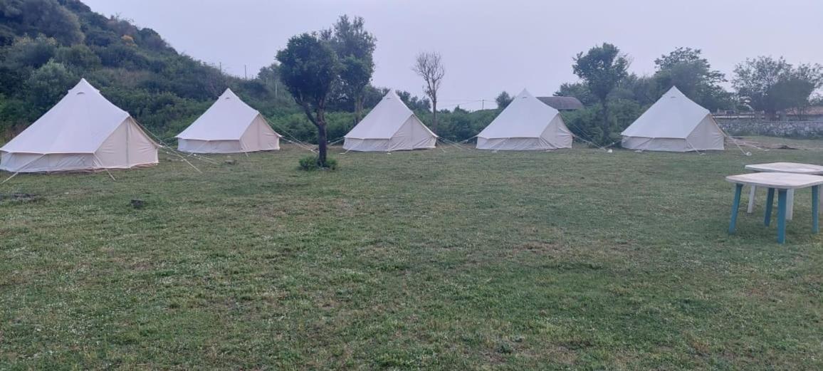 Riverside Bunec Camping Piqeras 外观 照片