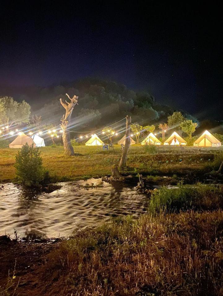 Riverside Bunec Camping Piqeras 外观 照片
